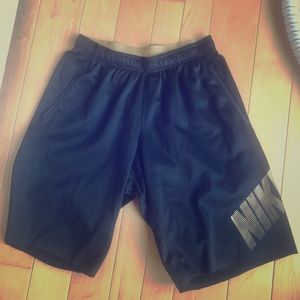 Nike Therma-Fit Basketball shorts. Large